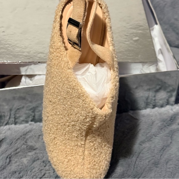 Elegant Tan Platform Mules - Picture 5 of 10